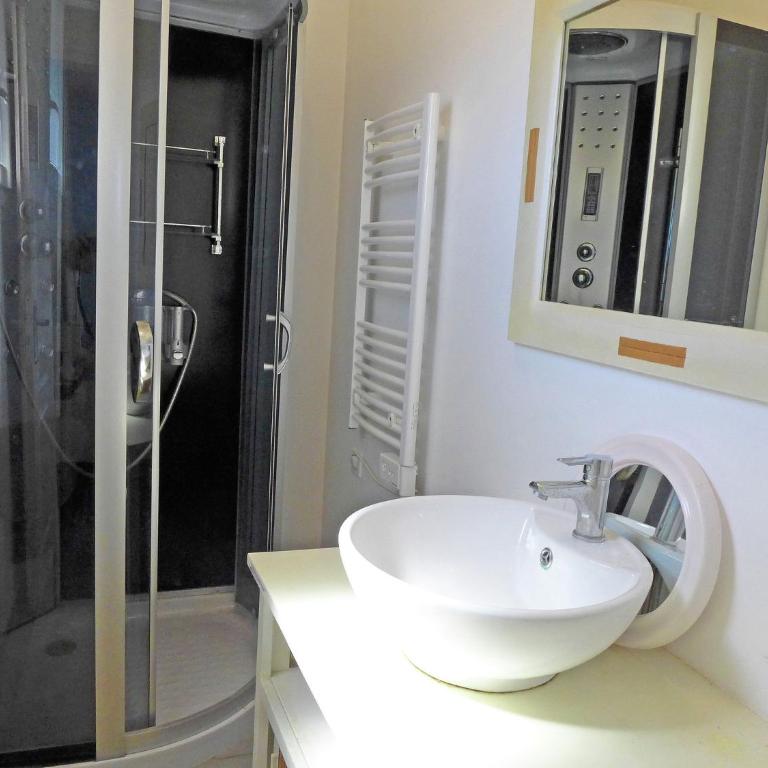 Serene Villa Stay near Narbonne - Maison de Vacances 4 Chambres - 16