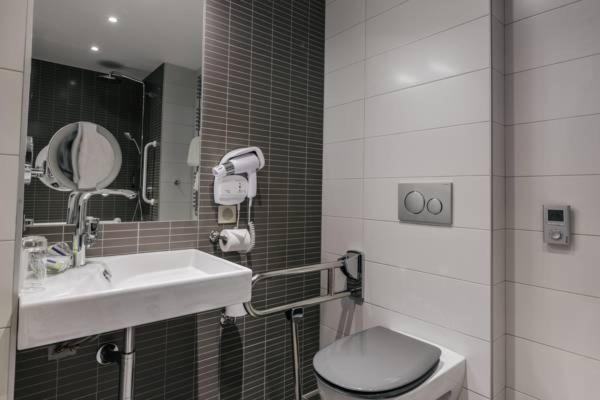 Hotel-Café du Trinquet - Chambre Double - Accessible aux Personnes à Mobilité Réduite - 5