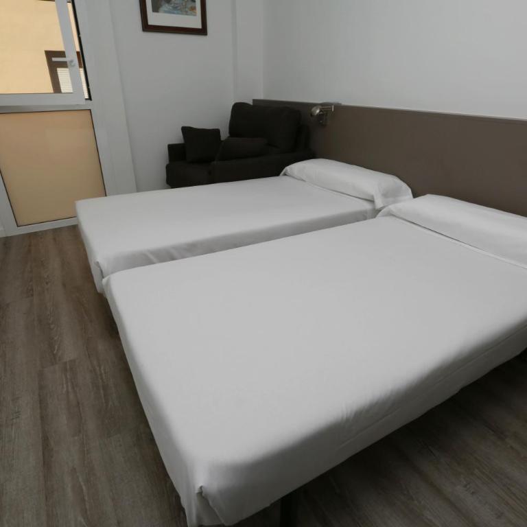 Hotel Alguer Camp Nou - Twin Room with Sofa Bed - 5