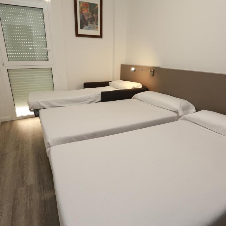 Hotel Alguer Camp Nou - Twin Room with Sofa Bed - 4