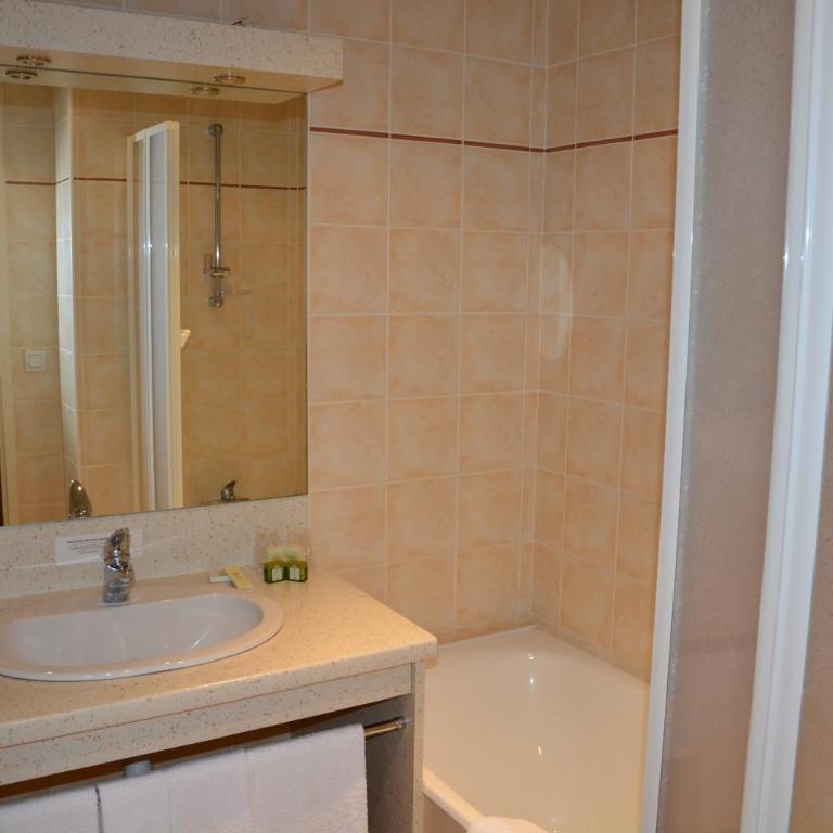 Logis Hôtel Le Céans - Chambre Double avec Baignoire - 2