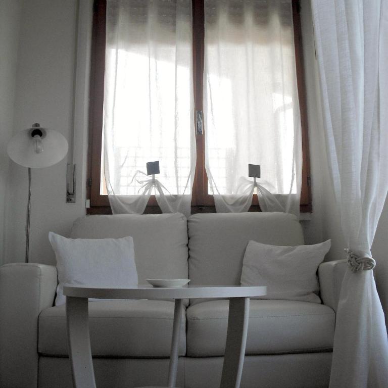 Casa Palmira - Appartamento con 2 Camere da Letto, Terrazza e Vista Lago - 31