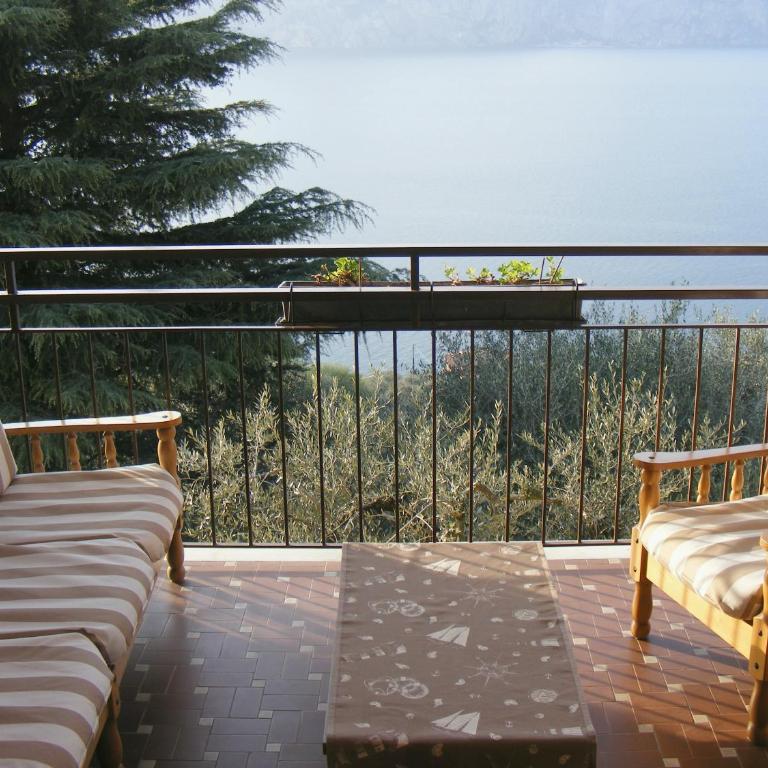 Casa Palmira - Appartamento con 2 Camere da Letto, Terrazza e Vista Lago - 17