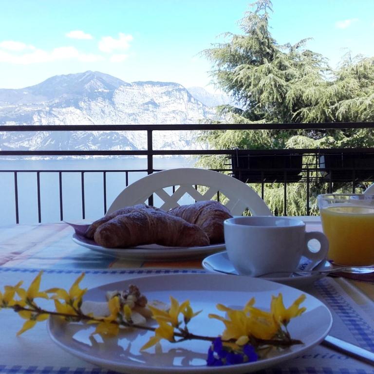 Casa Palmira - Appartamento con 2 Camere da Letto, Terrazza e Vista Lago - 16