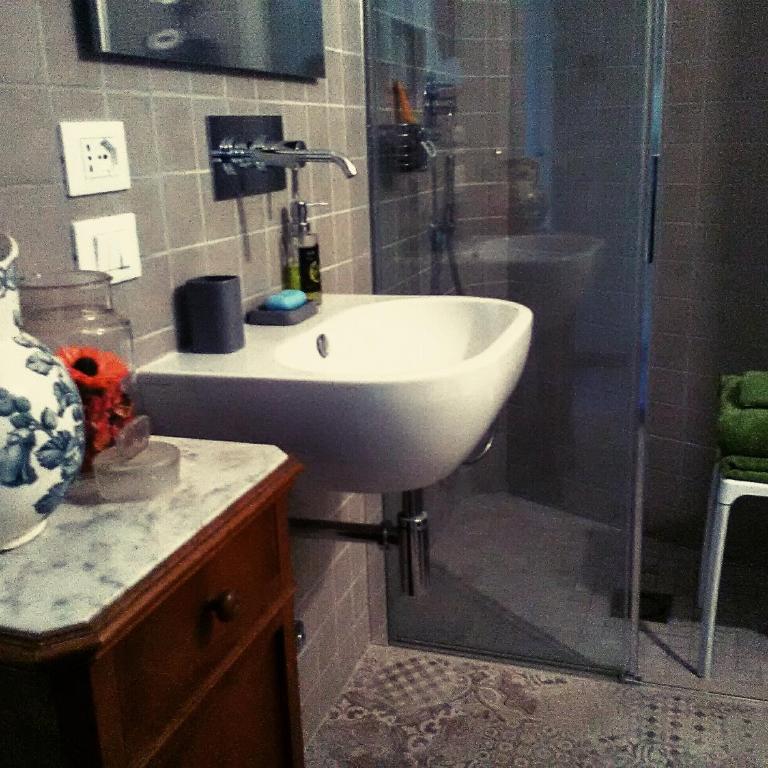 Oddi21 B&B - Camera Matrimoniale con Bagno Privato - 4