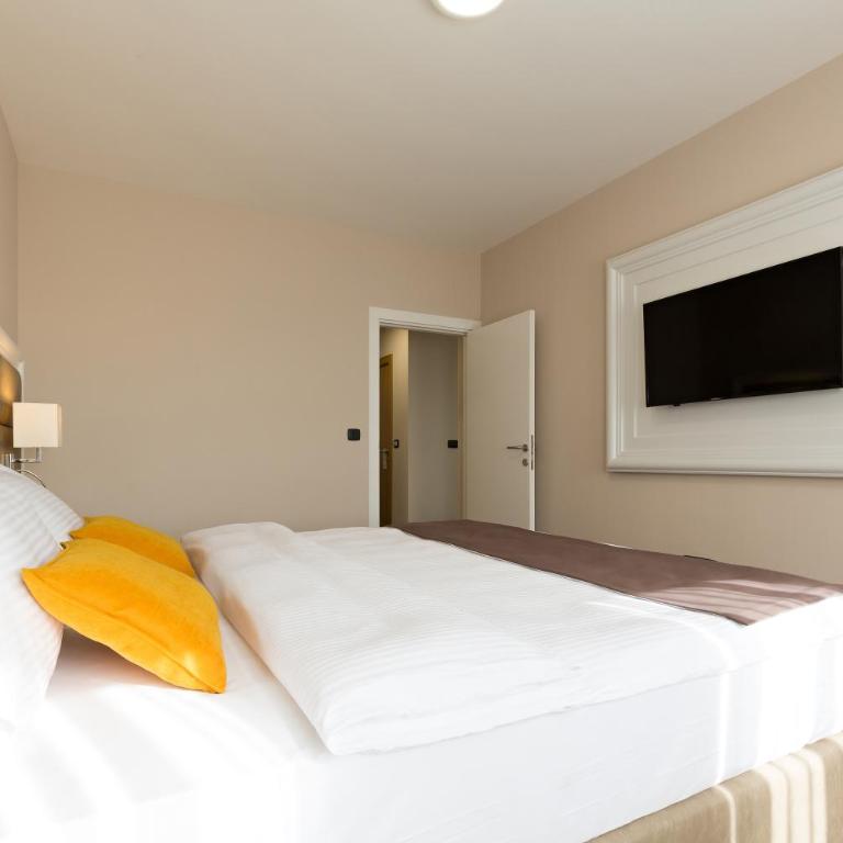 Hotel TESLA - Smart Stay Garni - Deluks Suite sa Balkonom - 7