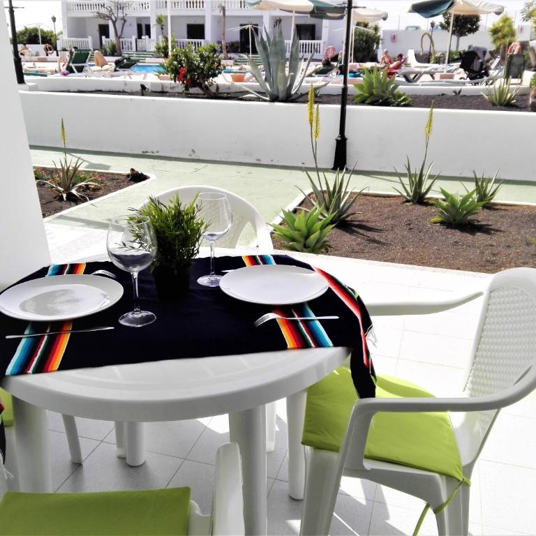 Apartamento Renovado,vistas piscina, aire acondicionado,wifi - Apartment with Pool View - 29