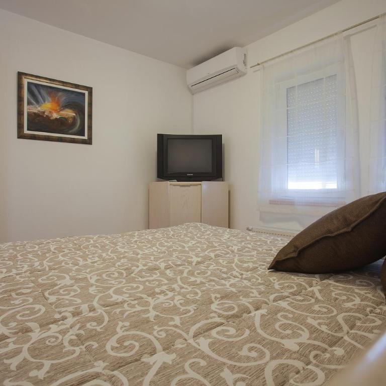 Guesthouse Rota - Dvokrevetna Soba sa Bračnim Krevetom i Zajedničkim Kupatilom - 4