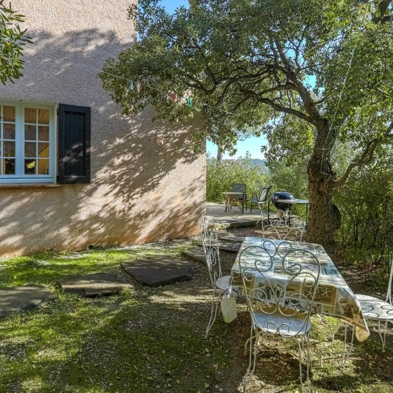 Holiday Home in Bormes-les-Mimosas with Pool - Maison de Vacances 3 Chambres - 24