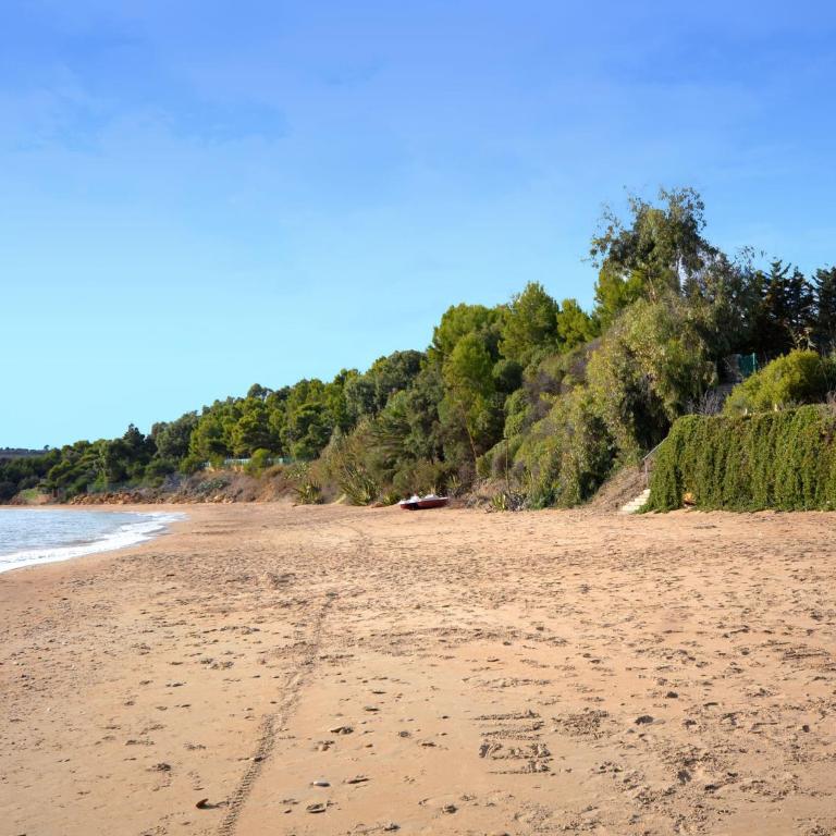 Timpi Russi Coastal Home - Two-Bedroom Holiday Home - 26
