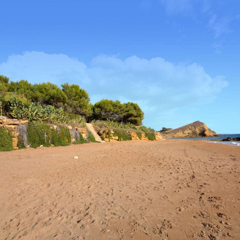 Timpi Russi Coastal Home - Two-Bedroom Holiday Home - 27