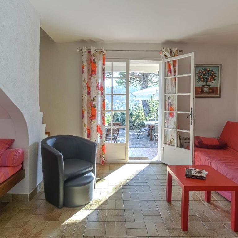 Holiday Home in Bormes near Beaches & Pool - Maison de Vacances 2 Chambres - 13