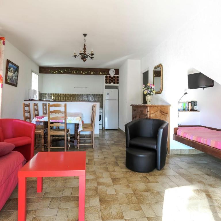 Holiday Home in Bormes near Beaches & Pool - Maison de Vacances 2 Chambres - 3