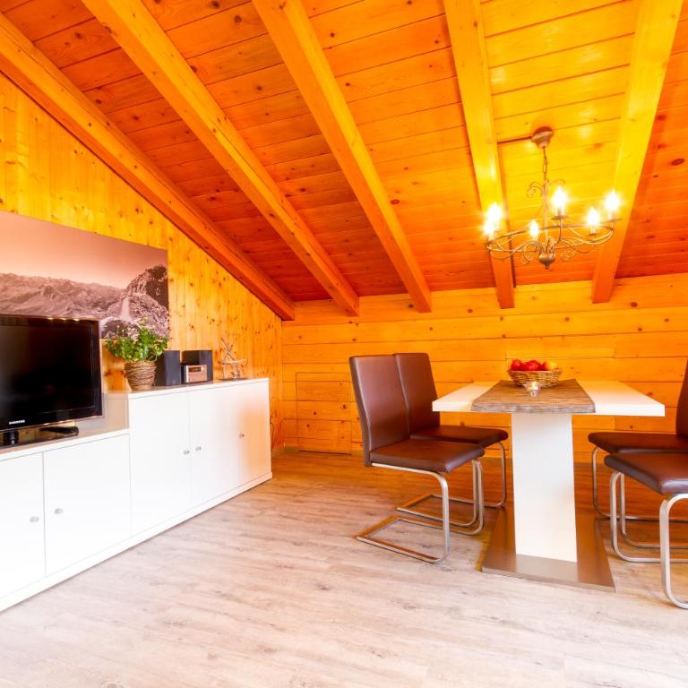 Ferienwohnungen Alpentraum - Landhaus am Bächle - Apartment mit 2 Schlafzimmern - 2