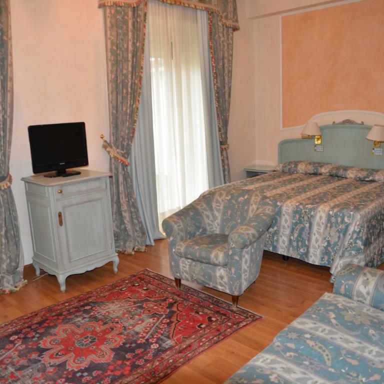 Hotel Simplon - Family 3 standard on the back - 2
