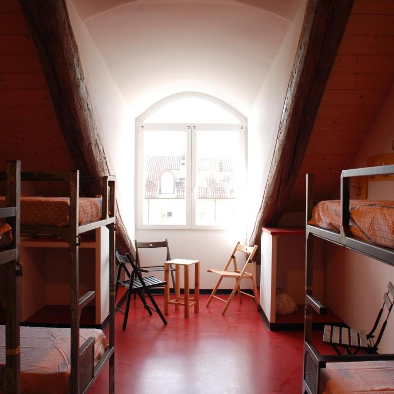 Attic Hostel Torino - Posto Letto in Dormitorio Misto con 6 Letti - 6