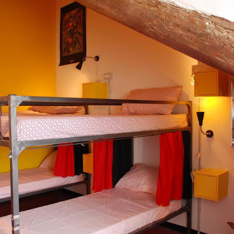 Attic Hostel Torino - Posto Letto in Dormitorio Misto con 6 Letti - 4