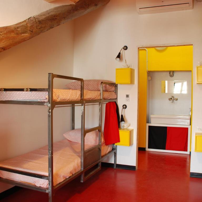 Attic Hostel Torino - Posto Letto in Dormitorio Misto con 4 Letti - 4