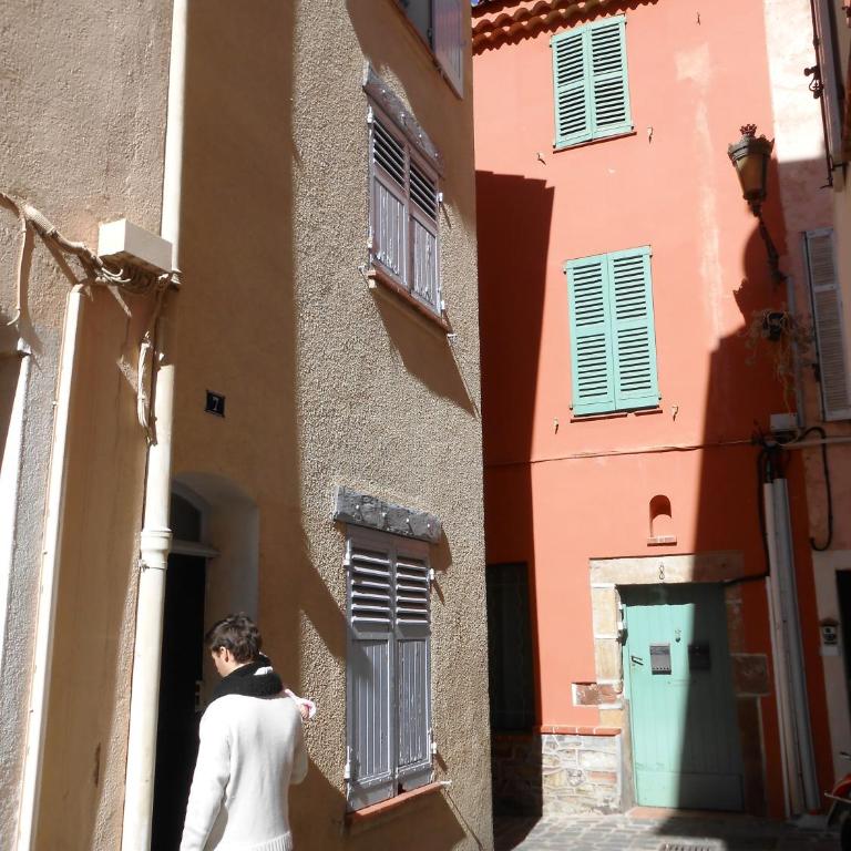 Maison De Village - Two-Bedroom Townhouse - 3