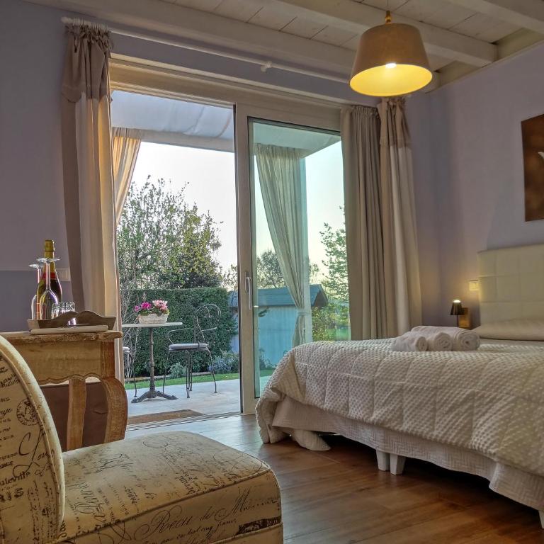 B&B La Magia dei Sogni Relais - Habitación Doble Superior con cama supletoria y vistas al jardín - 3