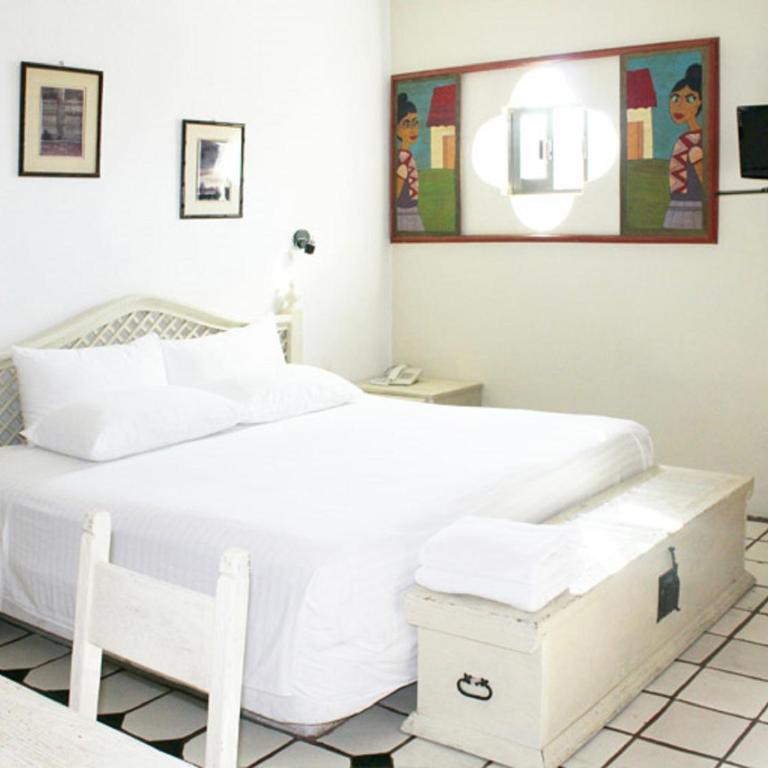 Hotel Belmar - Standard King Room - 9