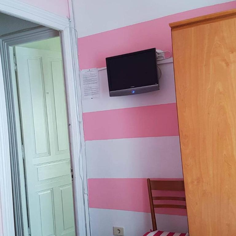 Pension Martinez - Double Room with Shared Bathroom - 4
