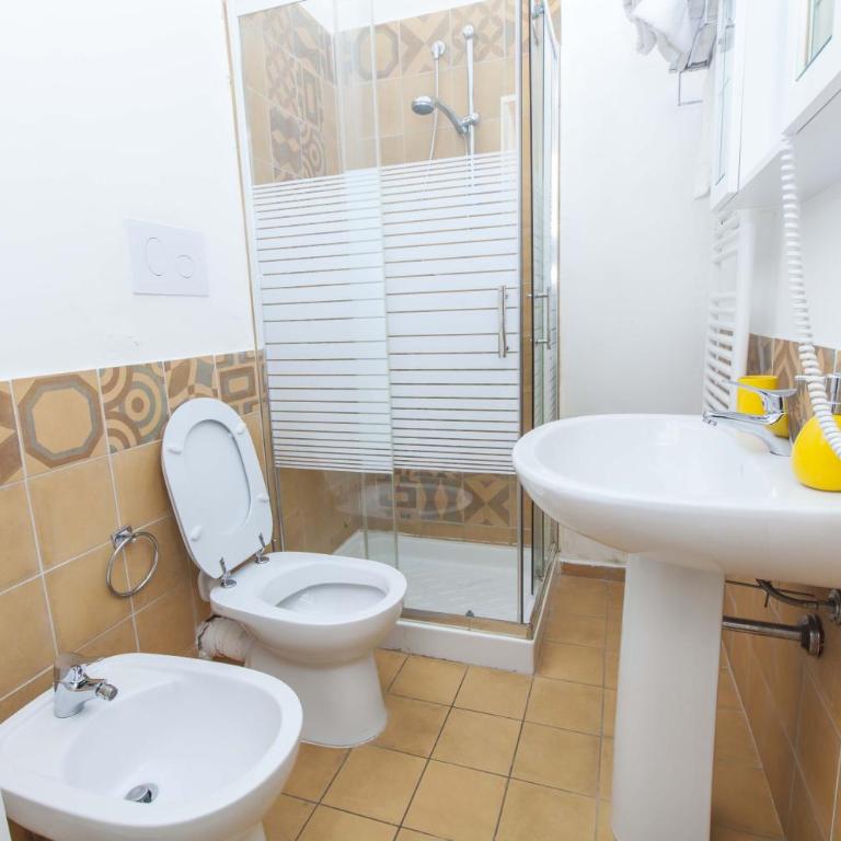 B&B del Massimo - Camera Quadrupla con Bagno Privato Esterno - Mansarda - 1