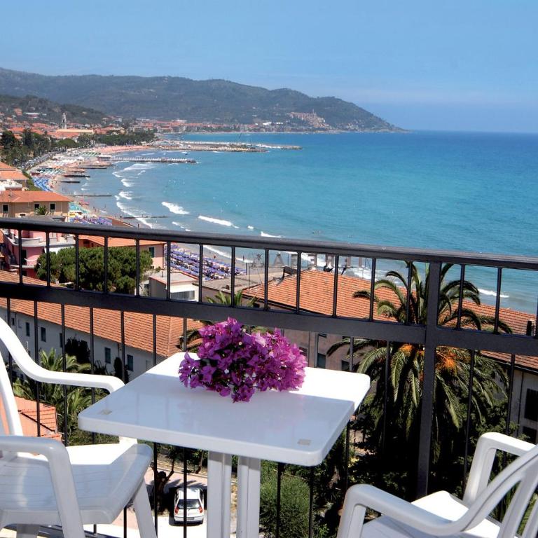Piccolo Hotel - Camera Matrimoniale/Doppia con Letti Singoli con Balcone e Vista Mare - 3