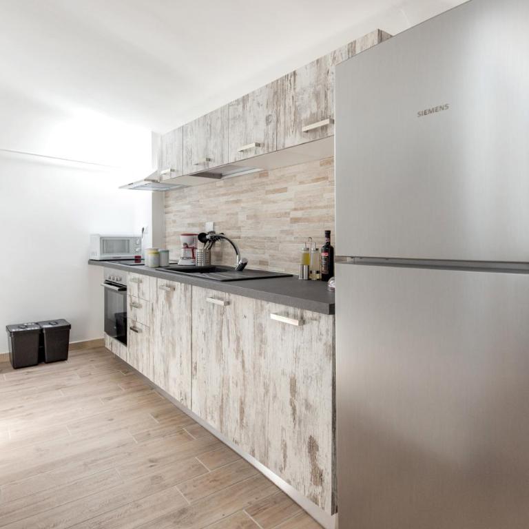 Apollo Guest House - Camera Familiare con Bagno - 11