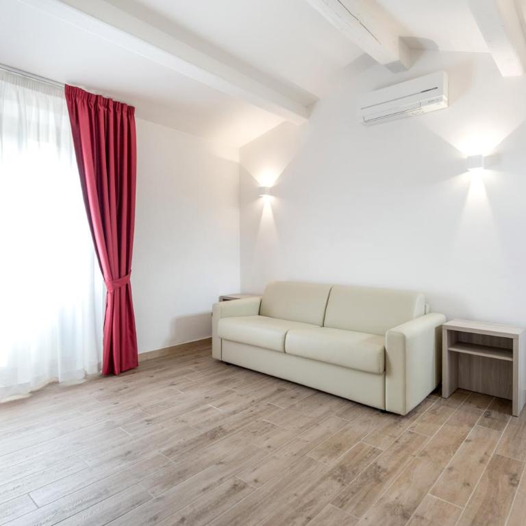 Apollo Guest House - Camera Familiare con Bagno - 7