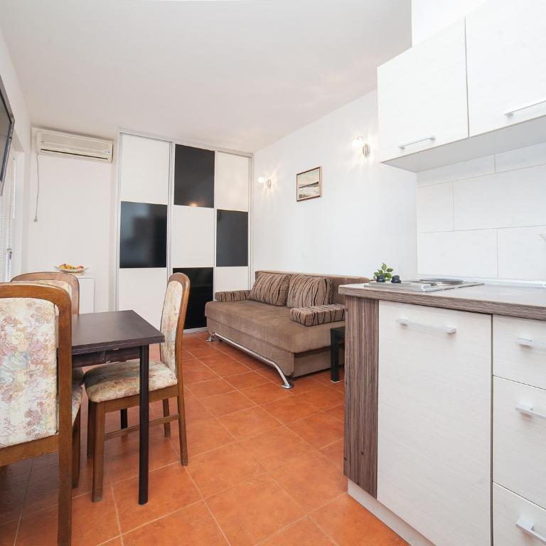 Apartments Franovic - Četvorokrevetni Studio - 3