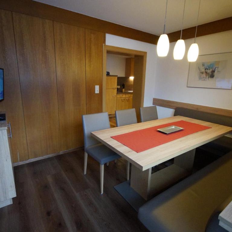 Appartement Gästehaus Aloisia - Apartment mit 3 Schlafzimmern und Balkon - 9