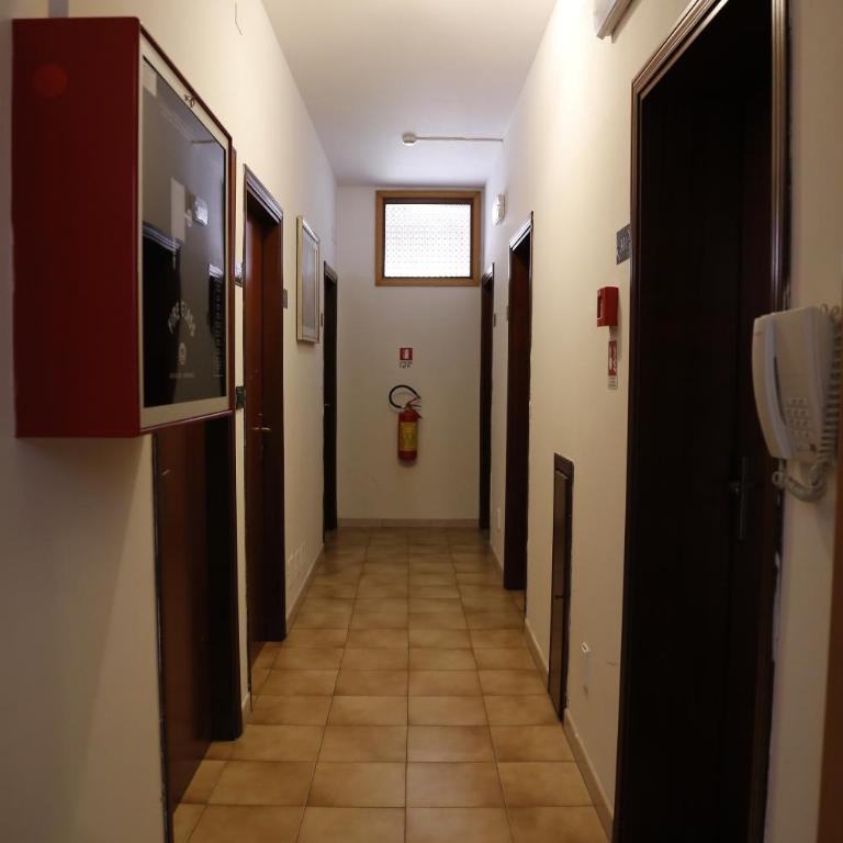 Hotel Villa Dina - Camera Piccola Doppia con Letti Singoli - 4
