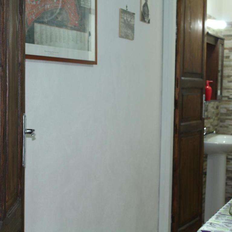 A Due Passi dal Centro - Camera Doppia con Letti Singoli con Bagno Privato - 9