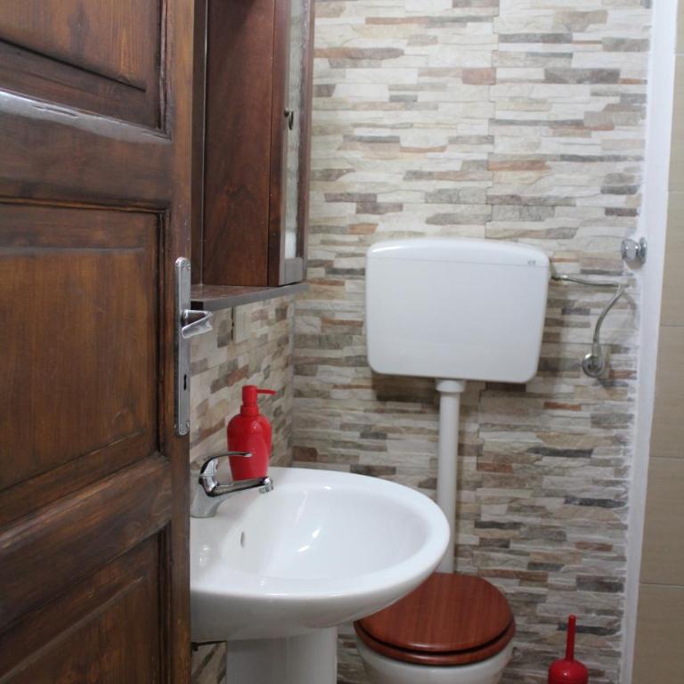 A Due Passi dal Centro - Camera Doppia con Letti Singoli con Bagno Privato - 8