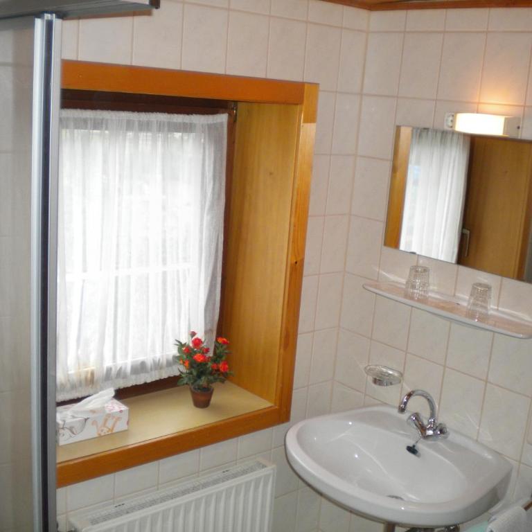 Landhaus Hinteregger - Doppelzimmer mit Balkon - 7