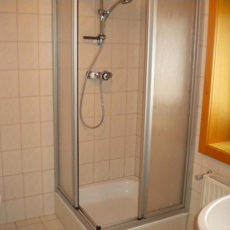 Landhaus Hinteregger - Doppelzimmer mit Balkon - 9