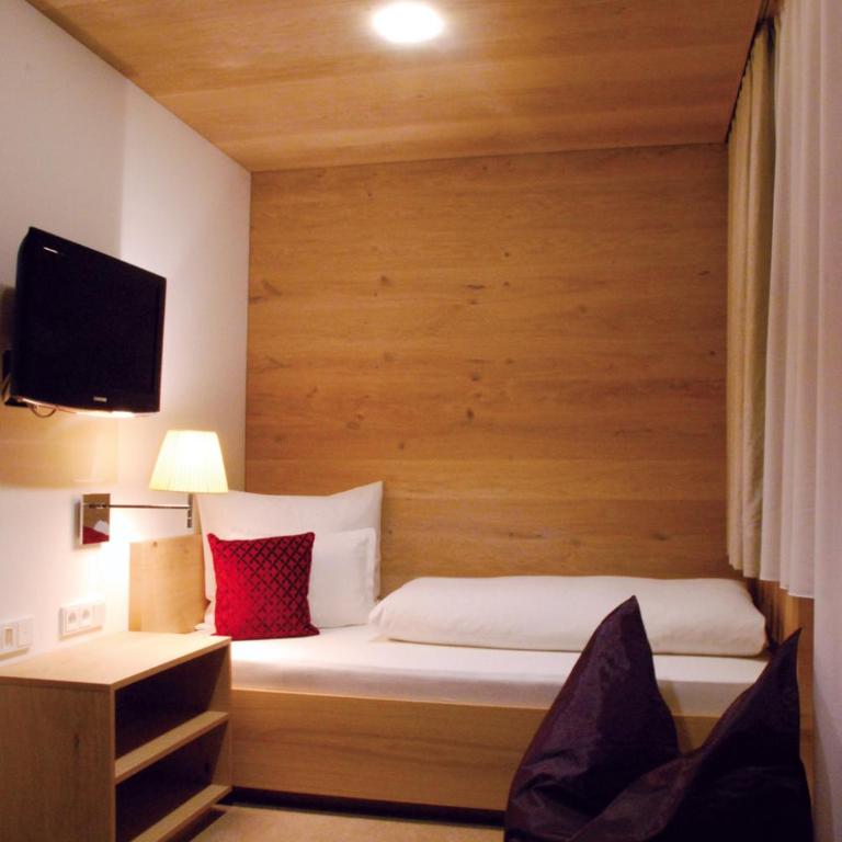 Pension Alpenfluh - Familiensuite mit Balkon - Nebengebäude - 4