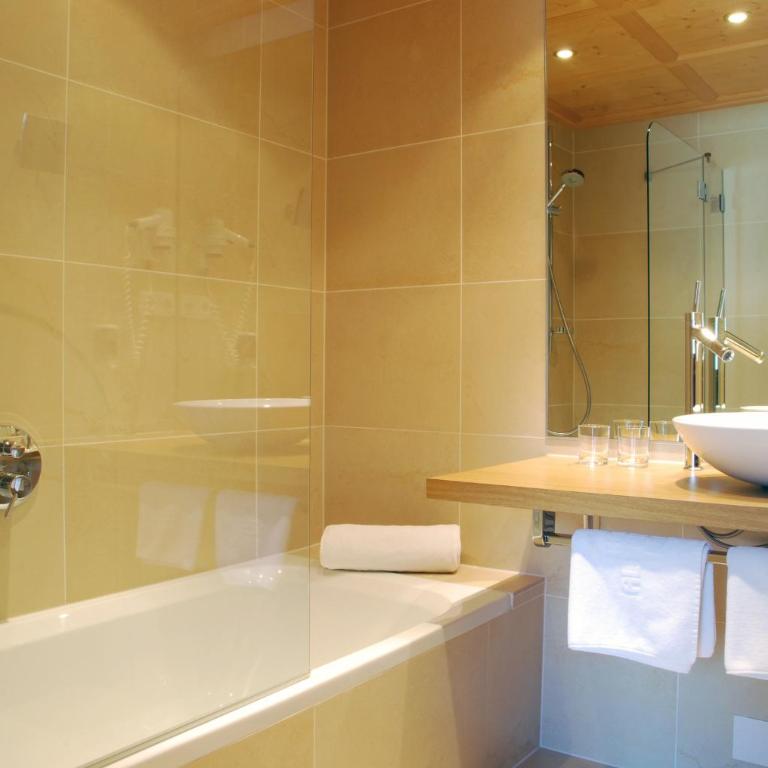 Pension Alpenfluh - Großes Doppelzimmer - 7