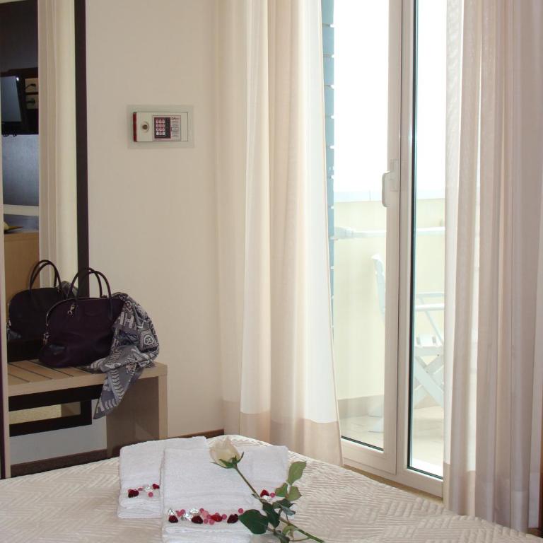 Hotel Daniel's FRONTE MARE - Camera Matrimoniale Budget - 4