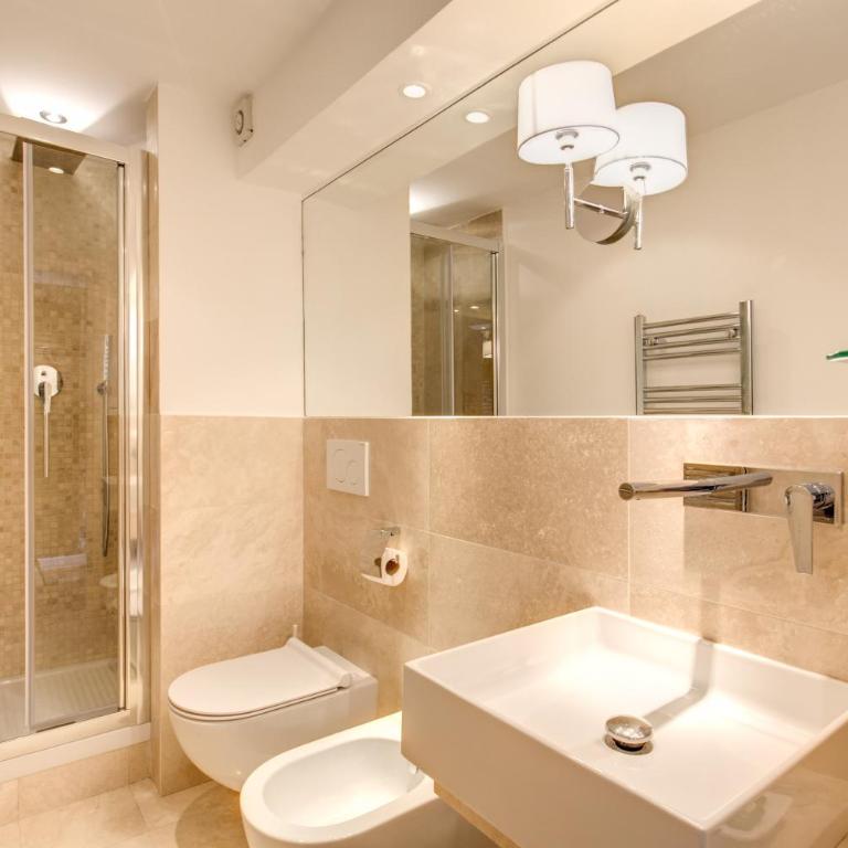 Pantheonview - Luxury Suites - Camera Matrimoniale Superior con Vista Città - 1