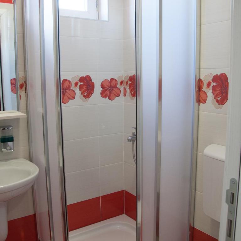 Apartmani Banja SPA - Deluks Dvokrevetna Soba sa Bračnim Krevetom - 6