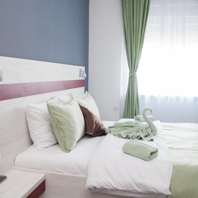 Apartmani Banja SPA - Deluks Dvokrevetna Soba sa Bračnim Krevetom - 1
