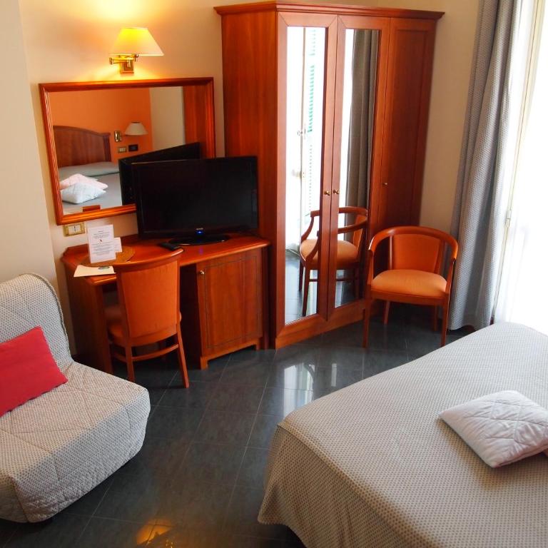 Piccolo Hotel - Camera Tripla Classic - 1