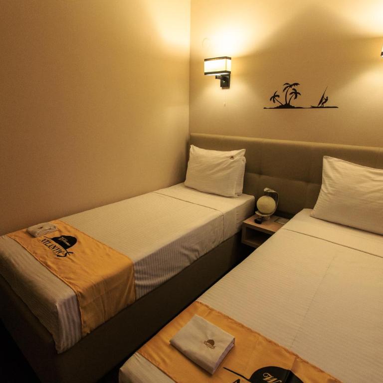 Atlantic Hotel - Quadruple Room with Balcony - 8