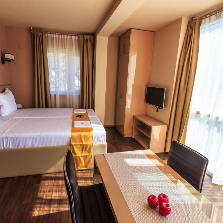Atlantic Hotel - Quadruple Room with Balcony - 1