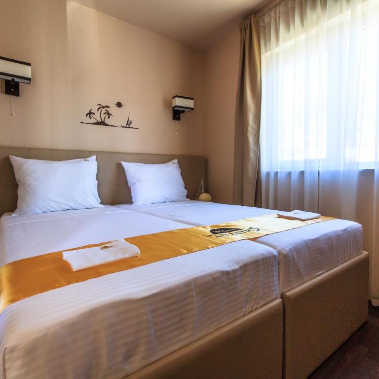 Atlantic Hotel - Quadruple Room with Balcony - 2