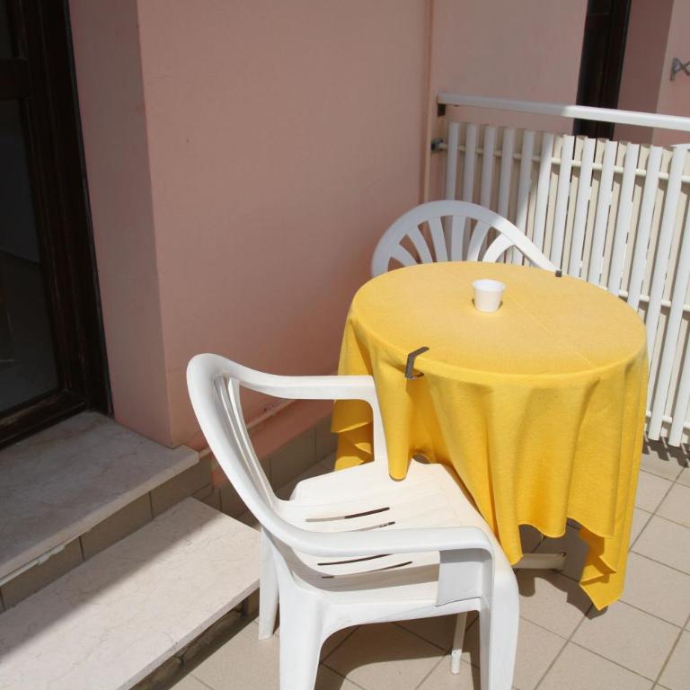 Hotel Desiree - Doppelzimmer mit Balkon - 7