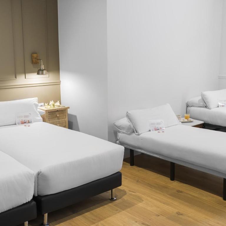 Mesón Castilla Atiram Hotels - Quadruple Room - 1