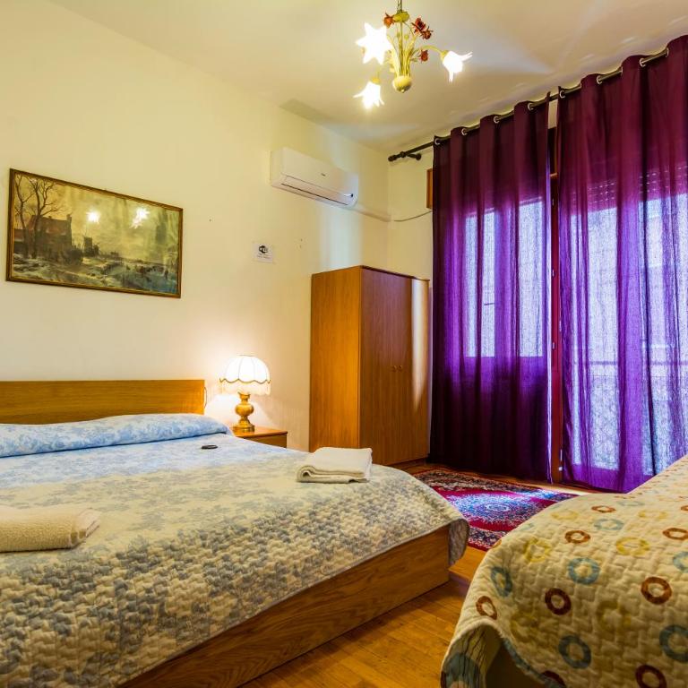 The Caponi Bros - Camera Matrimoniale con Letto Supplementare e Bagno in Comune - 5